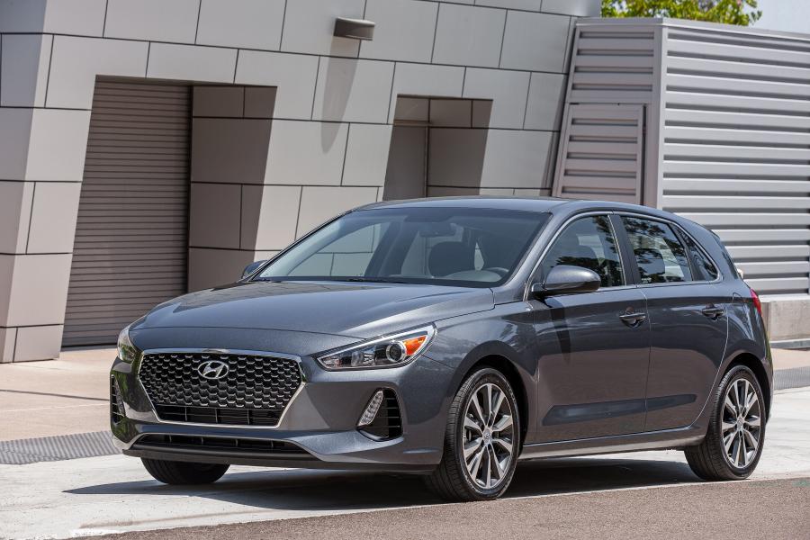  Hyundai Elantra GT 2017 года  (фото 10 из 16)